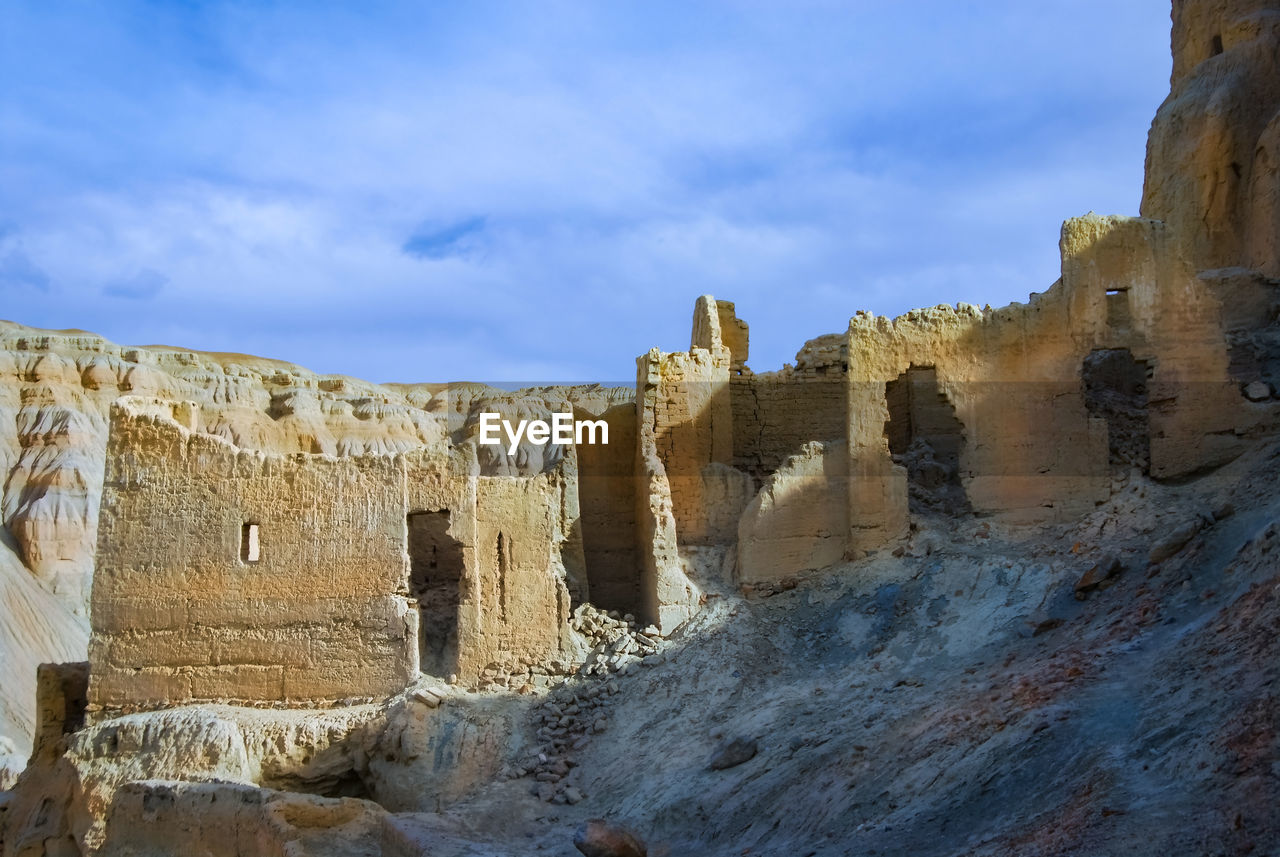 PANORAMIC SHOT OF ROCK FORMATION AGAINST SKY