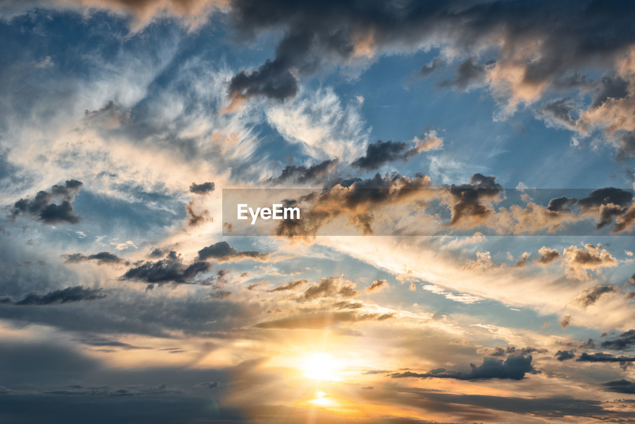 LOW ANGLE VIEW OF CLOUDSCAPE AGAINST SKY DURING SUNSET