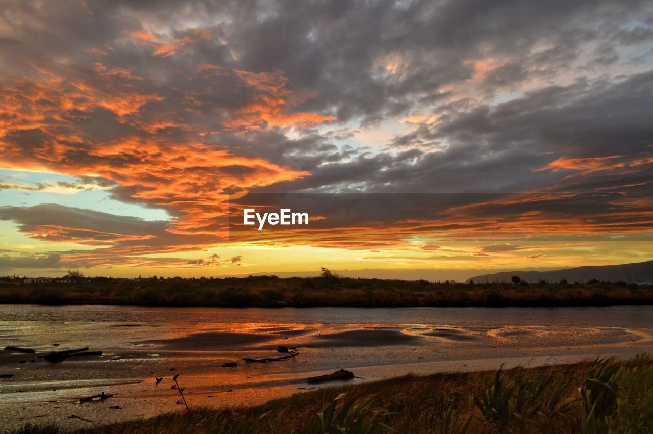 SCENIC VIEW OF DRAMATIC SKY OVER LANDSCAPE