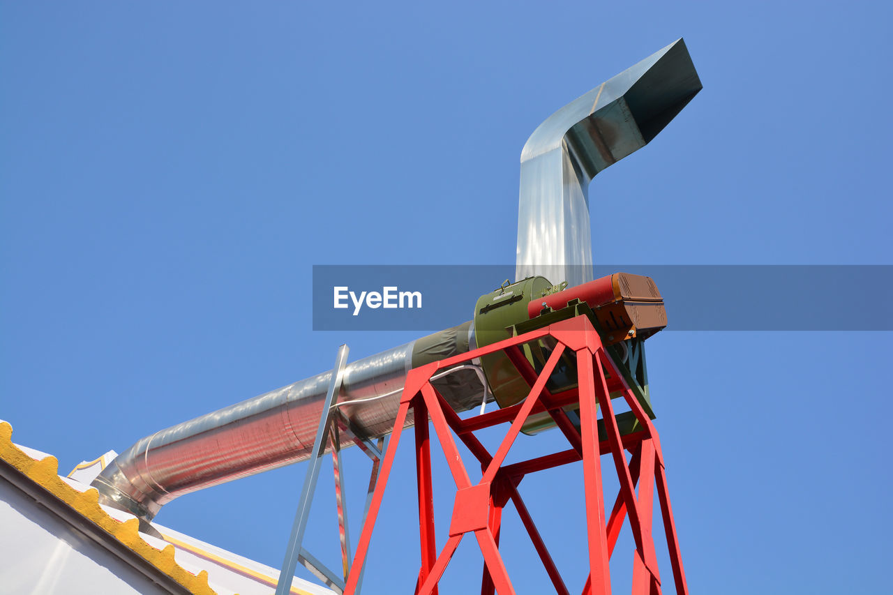 LOW ANGLE VIEW OF TRADITIONAL WINDMILL AGAINST CLEAR SKY