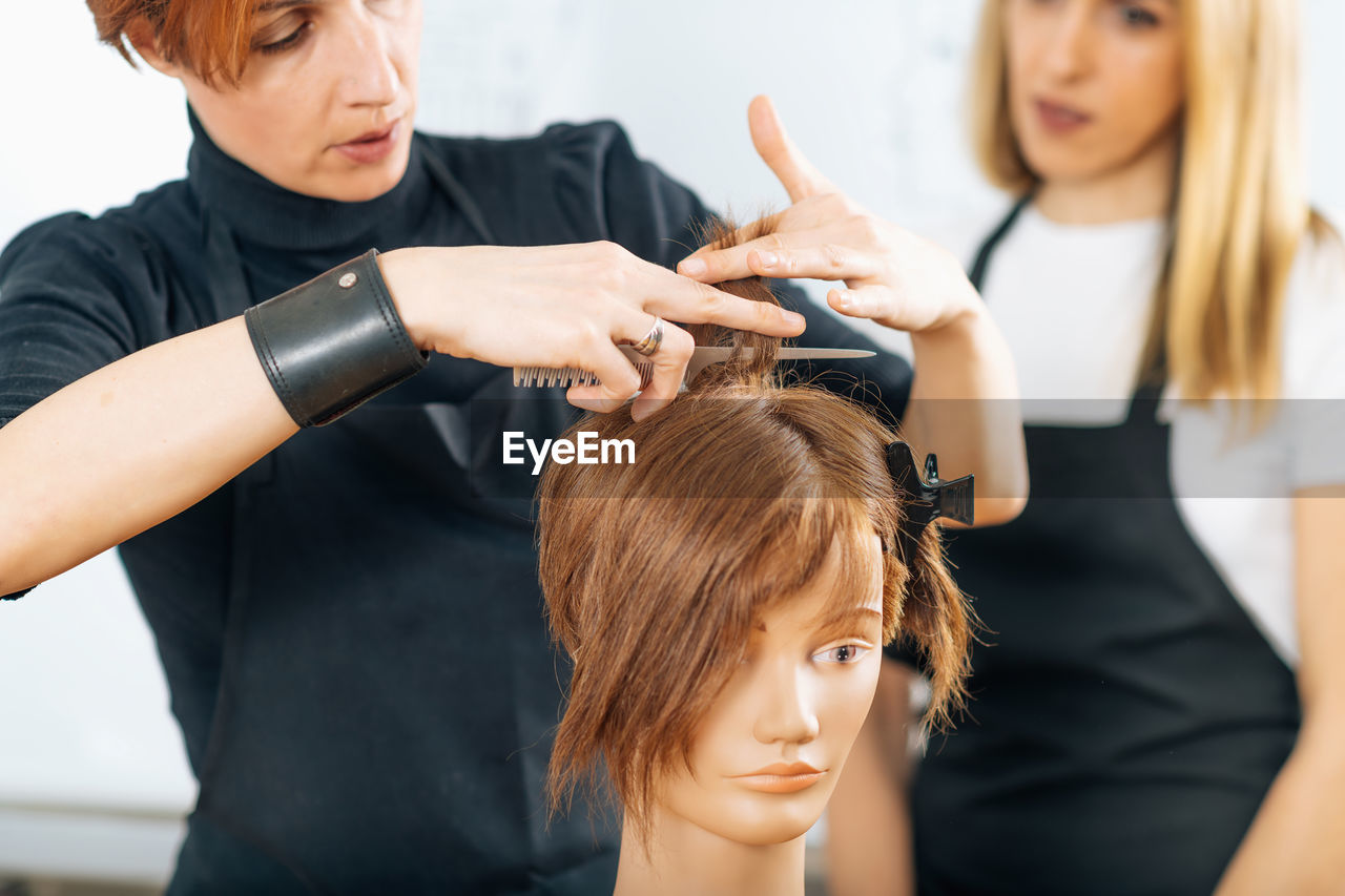 Haircutting class - practice lessons for hairdressers