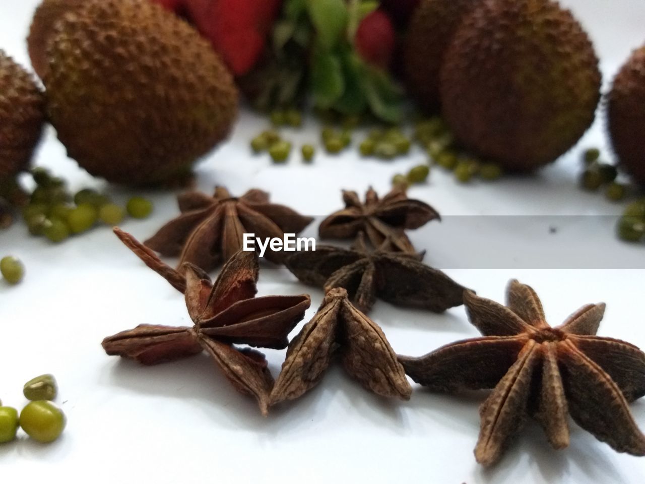 CLOSE-UP OF FRUITS IN PLATE