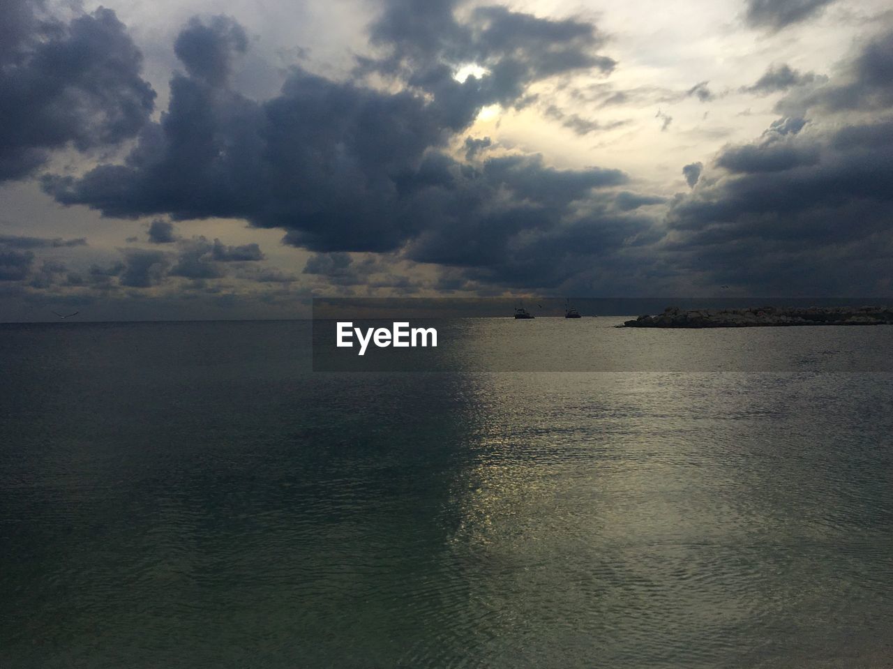 VIEW OF SEA AGAINST CLOUDY SKY