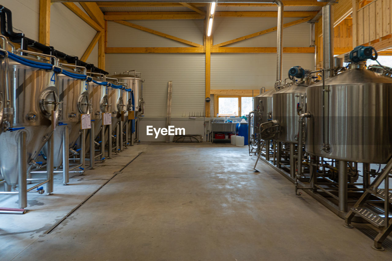 room, indoors, factory, industry, business, hall, business finance and industry, domestic room, architecture, floor, no people, technology, building, warehouse, interior design, equipment, wood