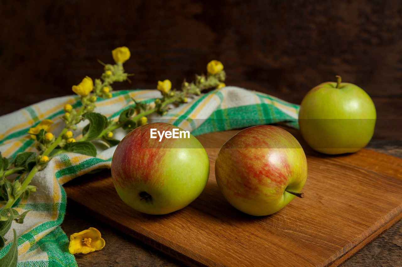 food and drink, healthy eating, food, fruit, freshness, wellbeing, apple, plant, produce, green, wood, apple - fruit, no people, studio shot, indoors, still life photography, still life, yellow, painting, table, leaf, rustic, organic, nature, close-up, plant part, group of objects, cutting board, pear