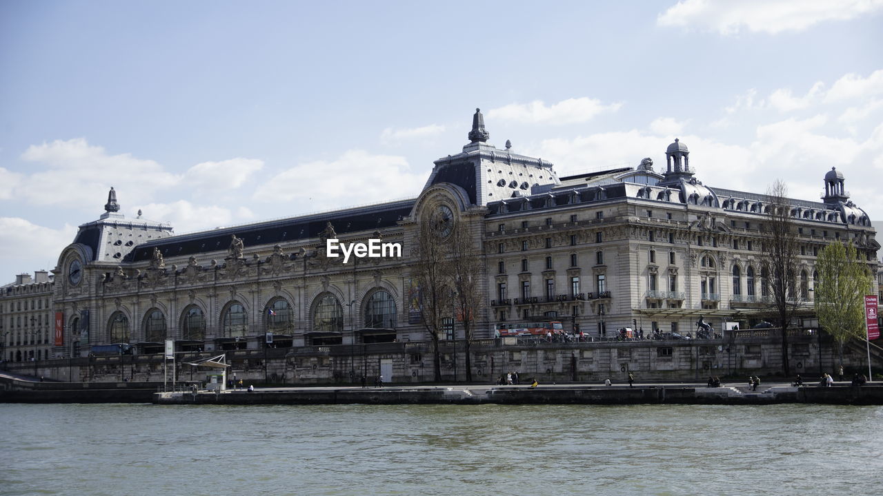 BUILDINGS AT WATERFRONT