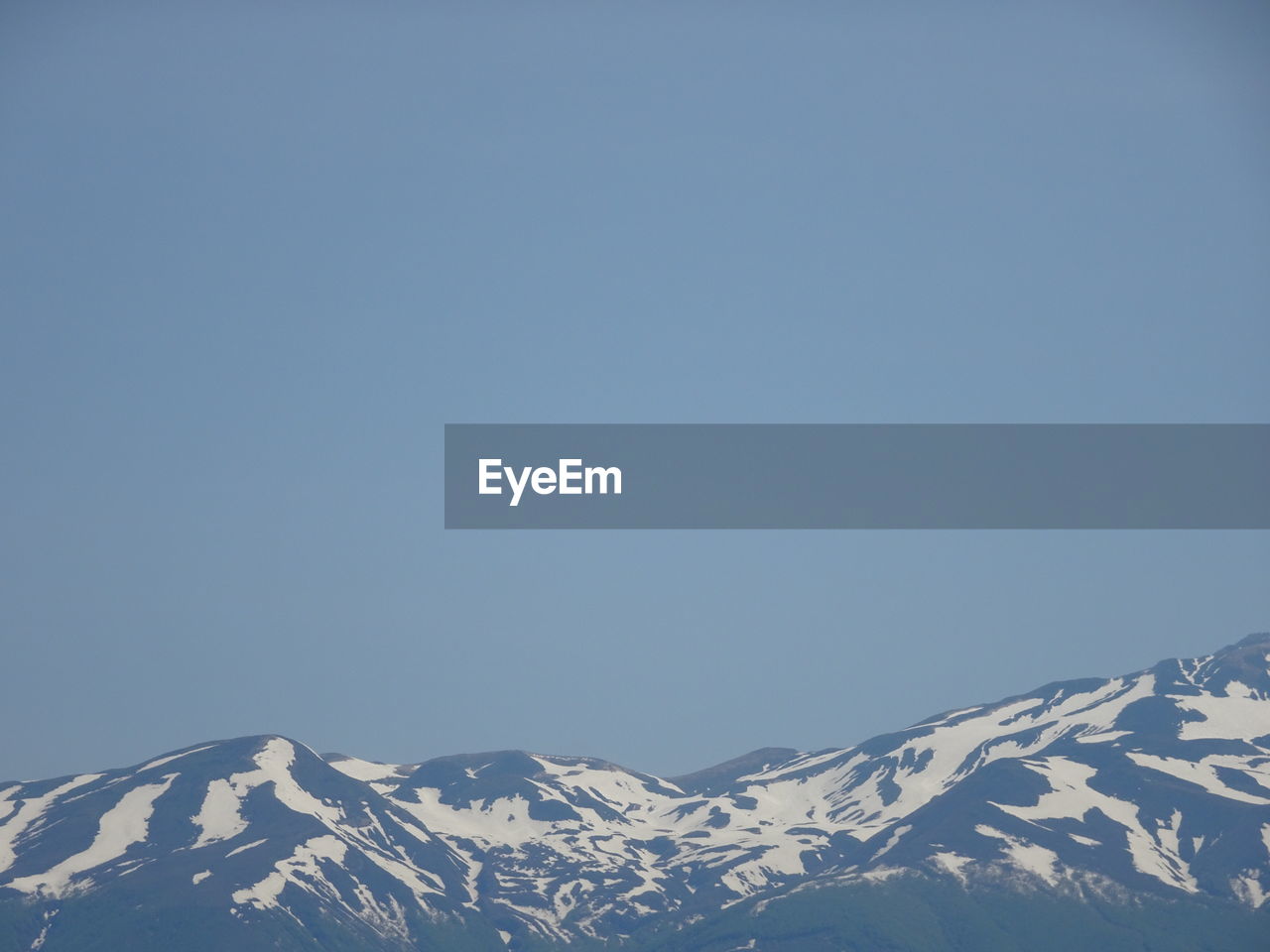 SNOWCAPPED MOUNTAIN AGAINST CLEAR BLUE SKY