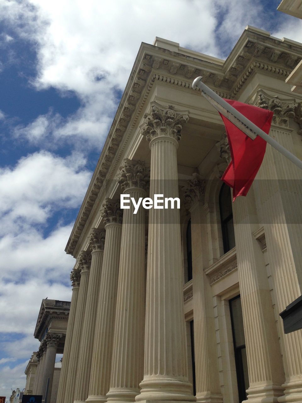 LOW ANGLE VIEW OF STATUES AGAINST SKY