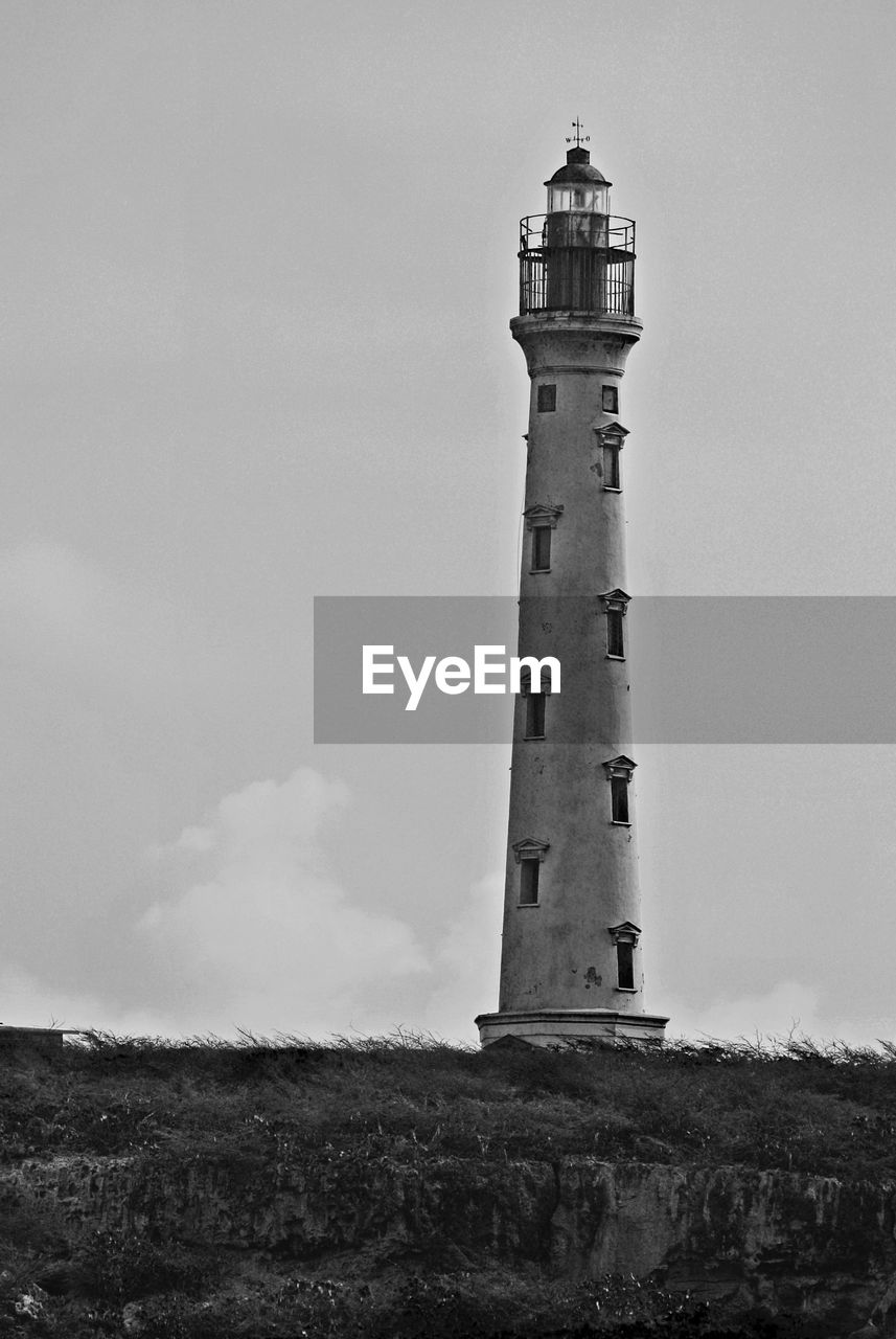 LOW ANGLE VIEW OF LIGHTHOUSE AGAINST CLOUDY SKY