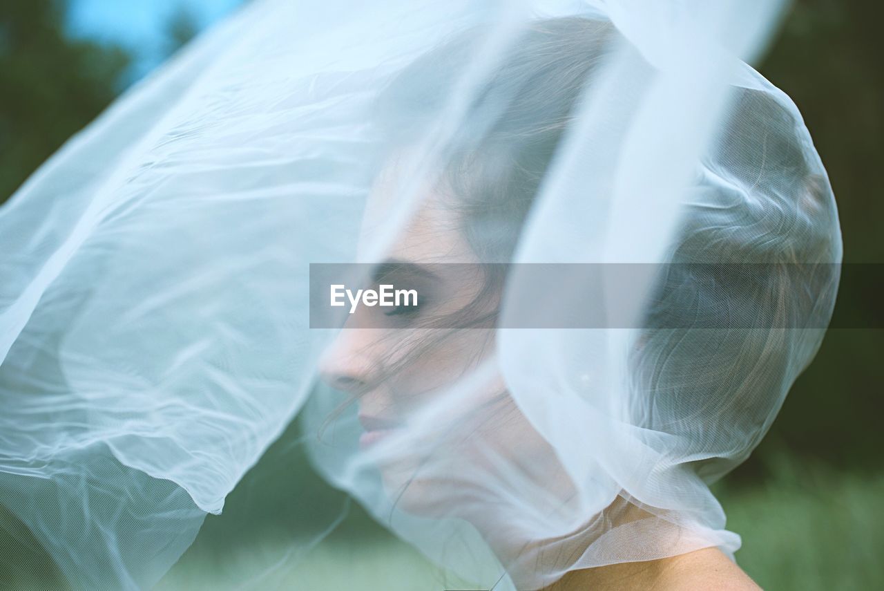 veil, one person, real people, headshot, wedding, young women, young adult, focus on foreground, close-up, outdoors, day, bride, wedding dress