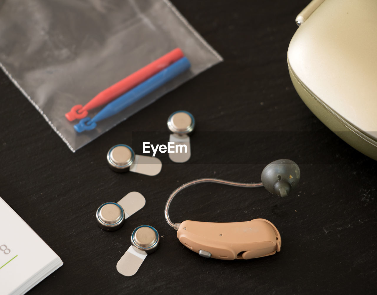 HIGH ANGLE VIEW OF OBJECTS ON TABLE AT HOME