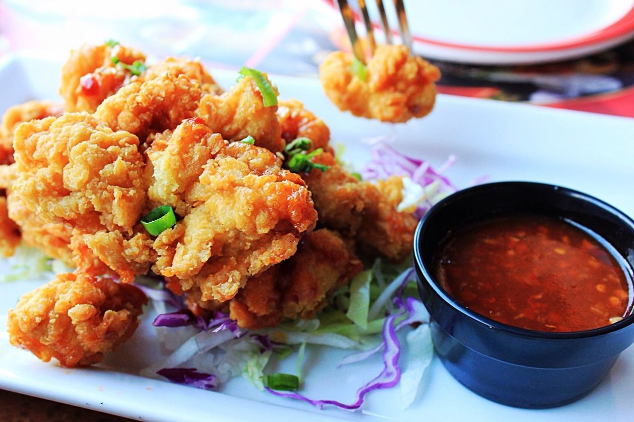 Dish of fried chicken and chili sauce