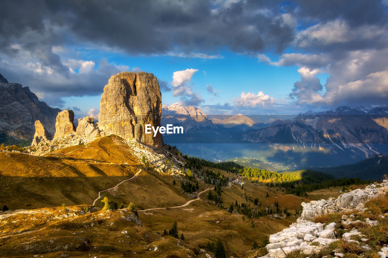 Sunset over 5 torri in cortina d'ampezzo, dolomites, veneto, italy