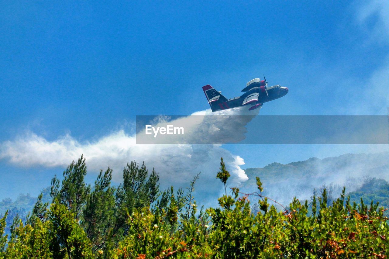 Seaplane discharging water in fire