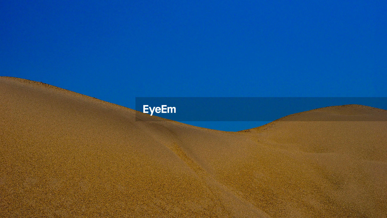 VIEW OF DESERT AGAINST CLEAR BLUE SKY