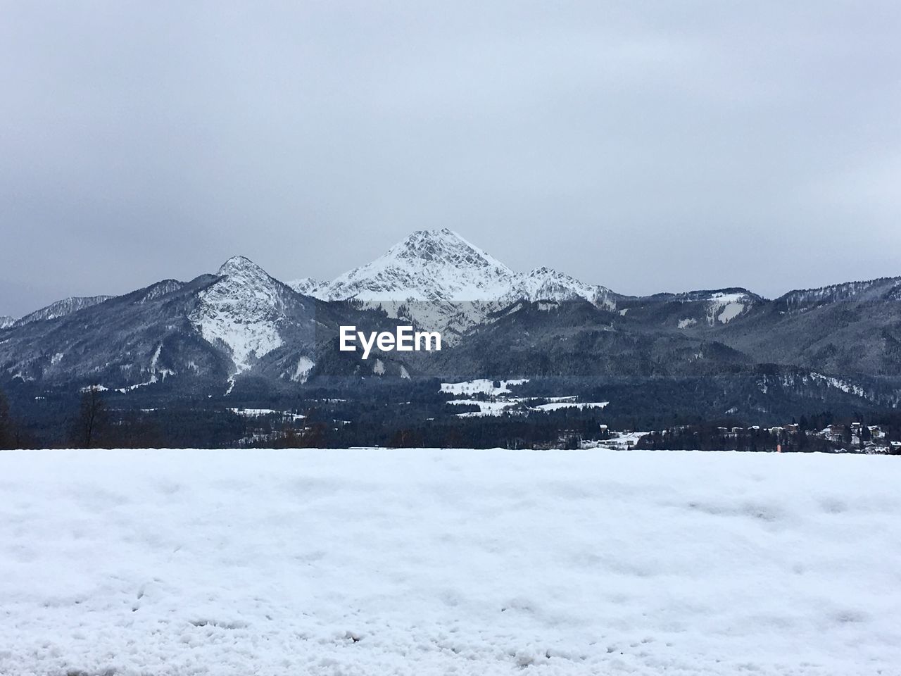 SNOWCAPPED MOUNTAINS AGAINST SKY