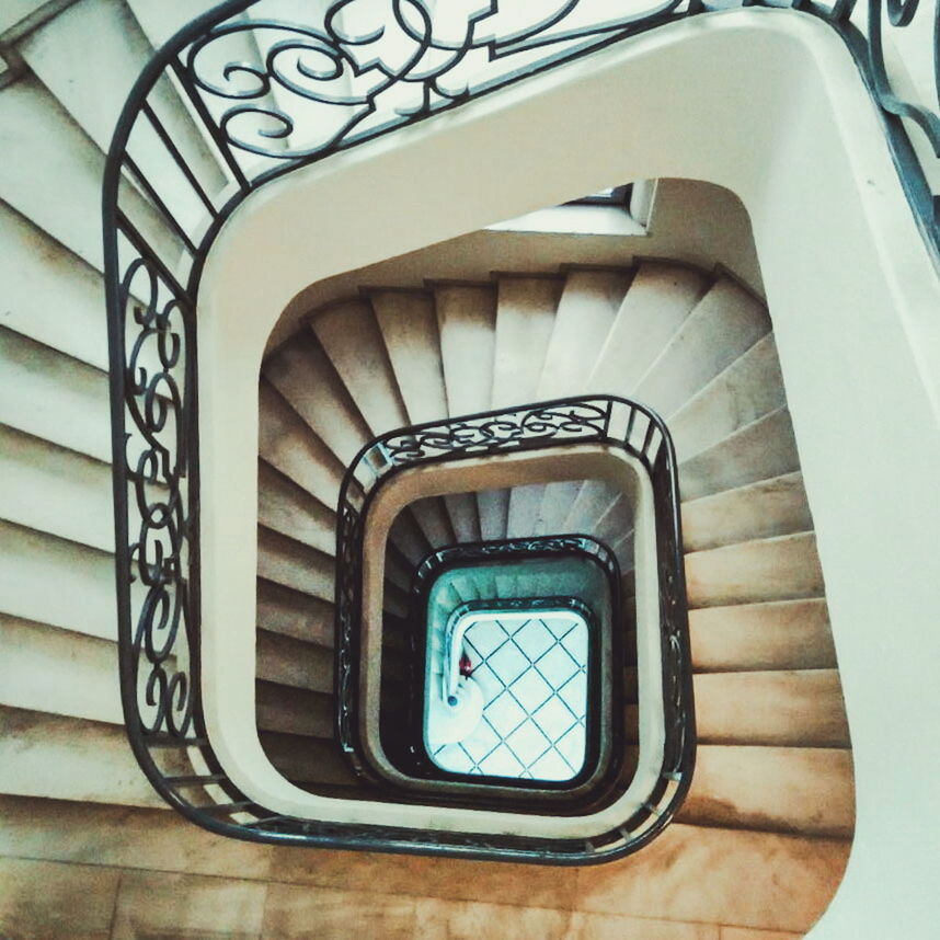 LOW ANGLE VIEW OF STAIRCASE