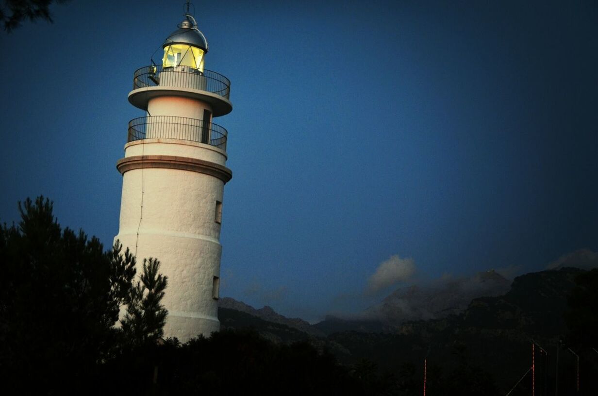 LOW ANGLE VIEW OF LIGHTHOUSE AGAINST THE SKY