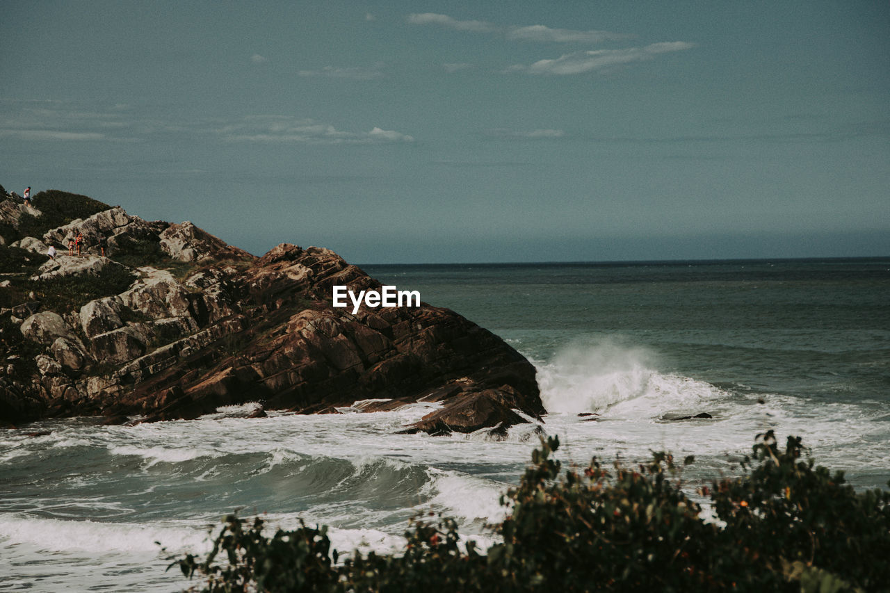 SCENIC VIEW OF SEA AND ROCKS