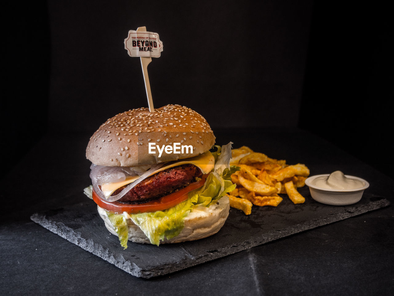 CLOSE-UP OF BURGER WITH MEAT AND KNIFE