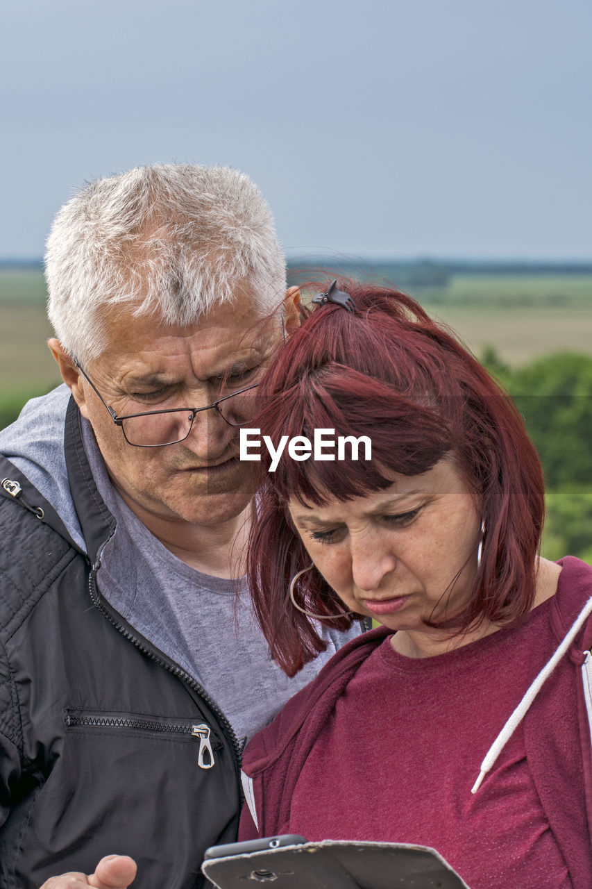 CLOSE-UP OF COUPLE WITH HANDS