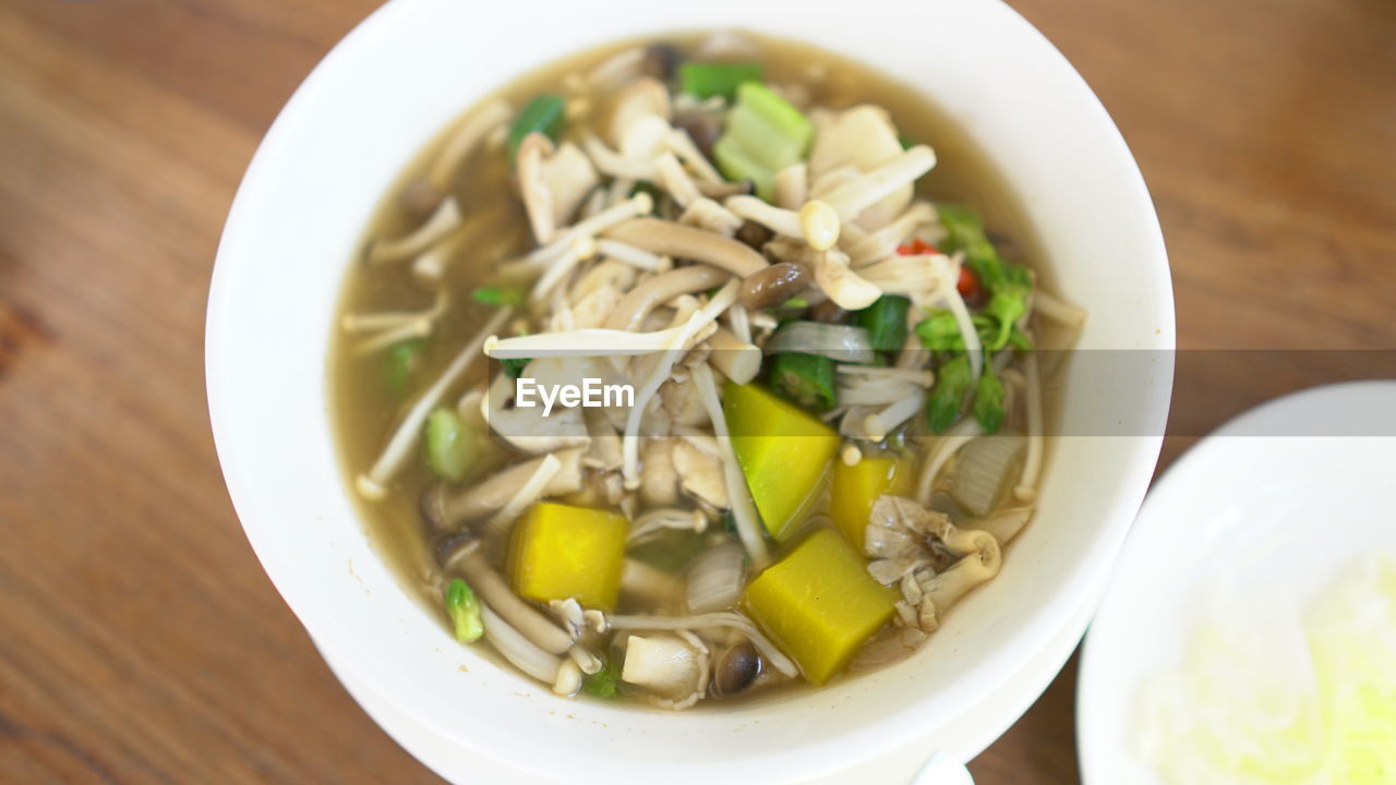 CLOSE-UP OF SOUP IN BOWL ON TABLE