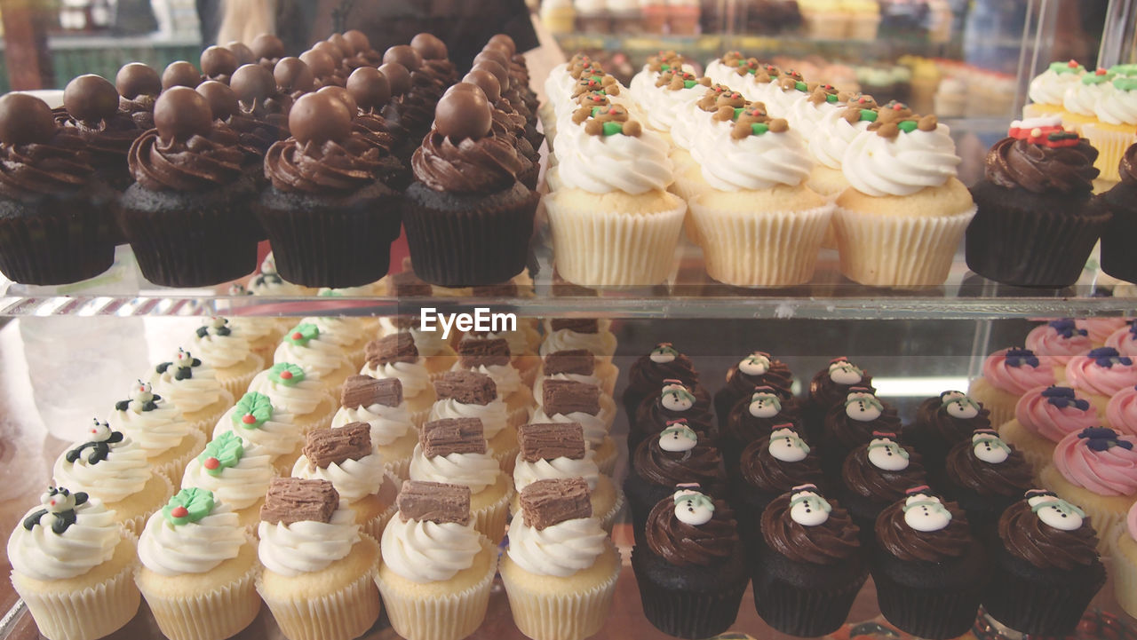 VIEW OF CUPCAKES IN STORE