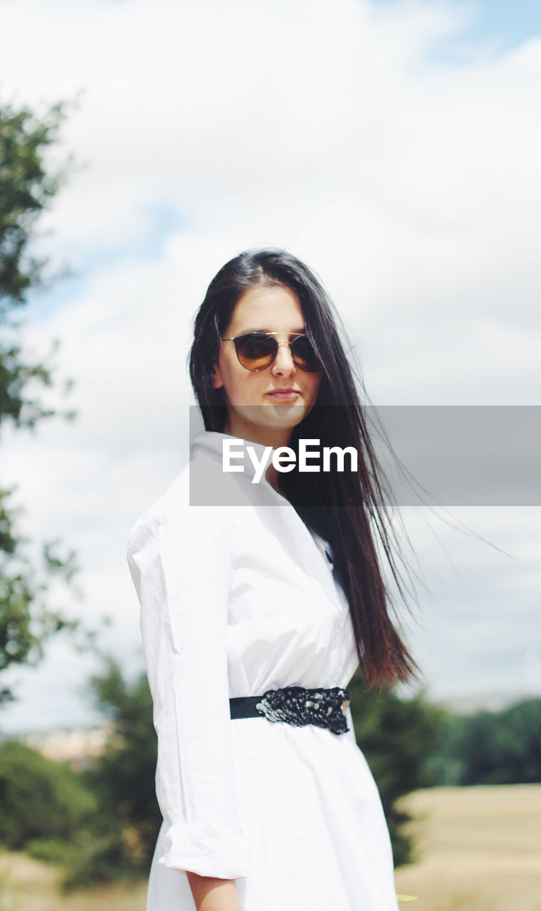 Pretty girl with shirt and sunglasses in the field