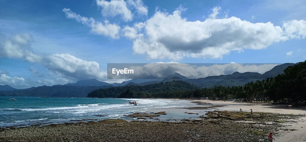 SCENIC VIEW OF SEA BY MOUNTAINS AGAINST SKY