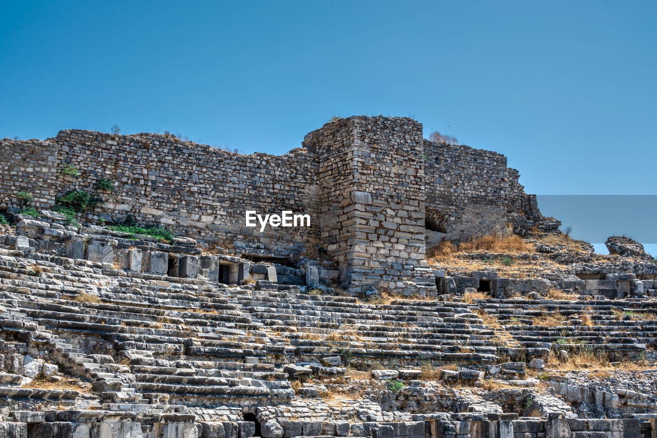 OLD RUIN BUILDING AGAINST BLUE SKY