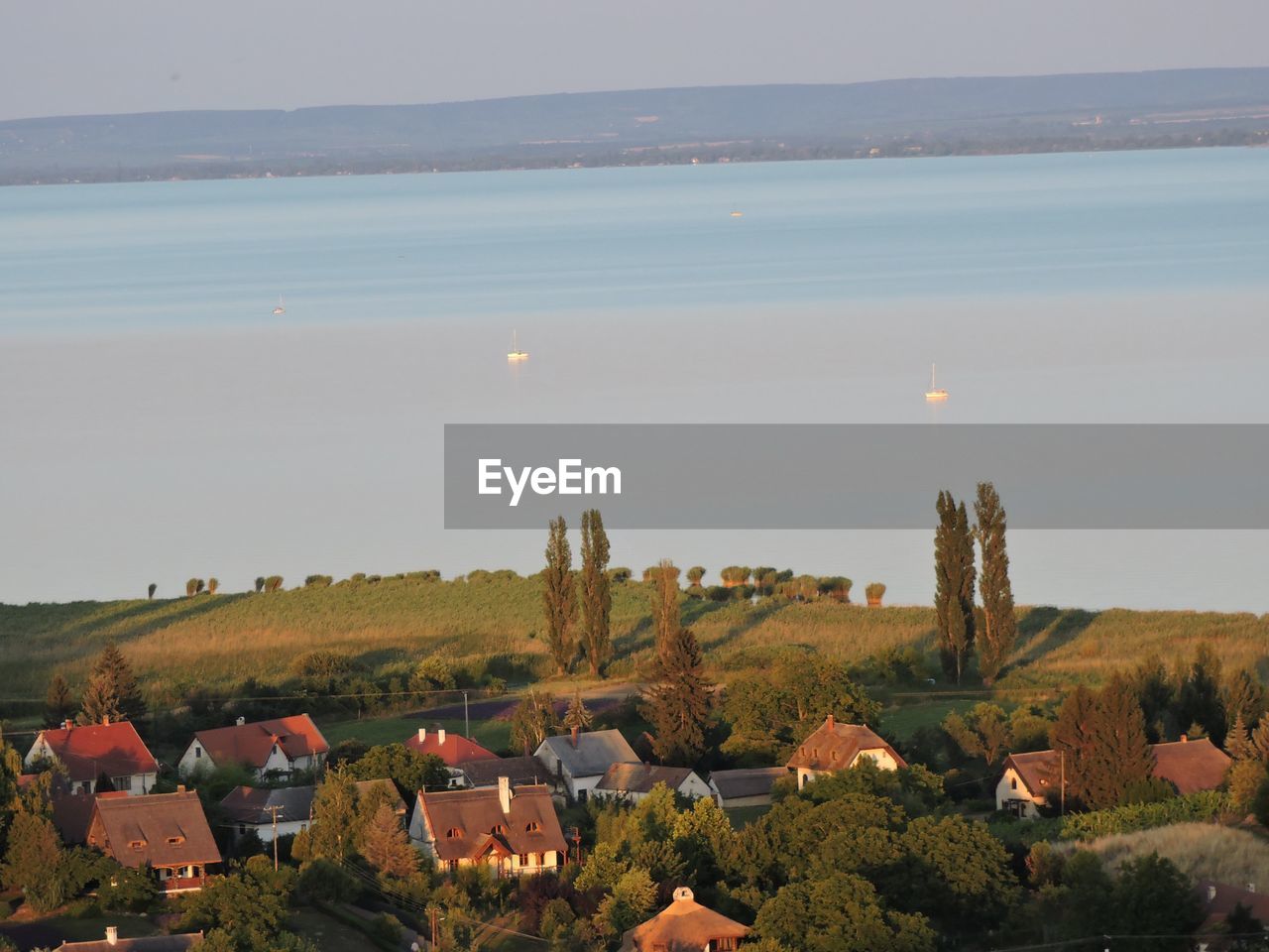 SCENIC VIEW OF SEA AGAINST BUILDINGS