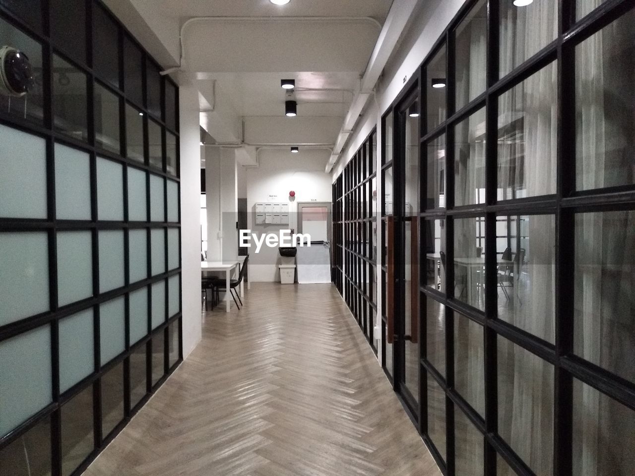 INTERIOR OF EMPTY CORRIDOR OF BUILDING