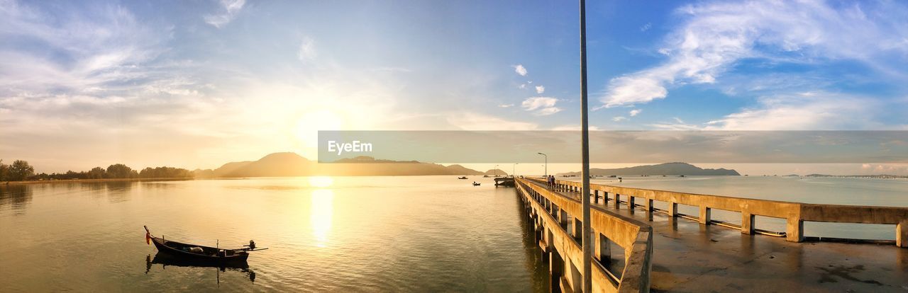 SCENIC VIEW OF SEA AGAINST SUNSET SKY