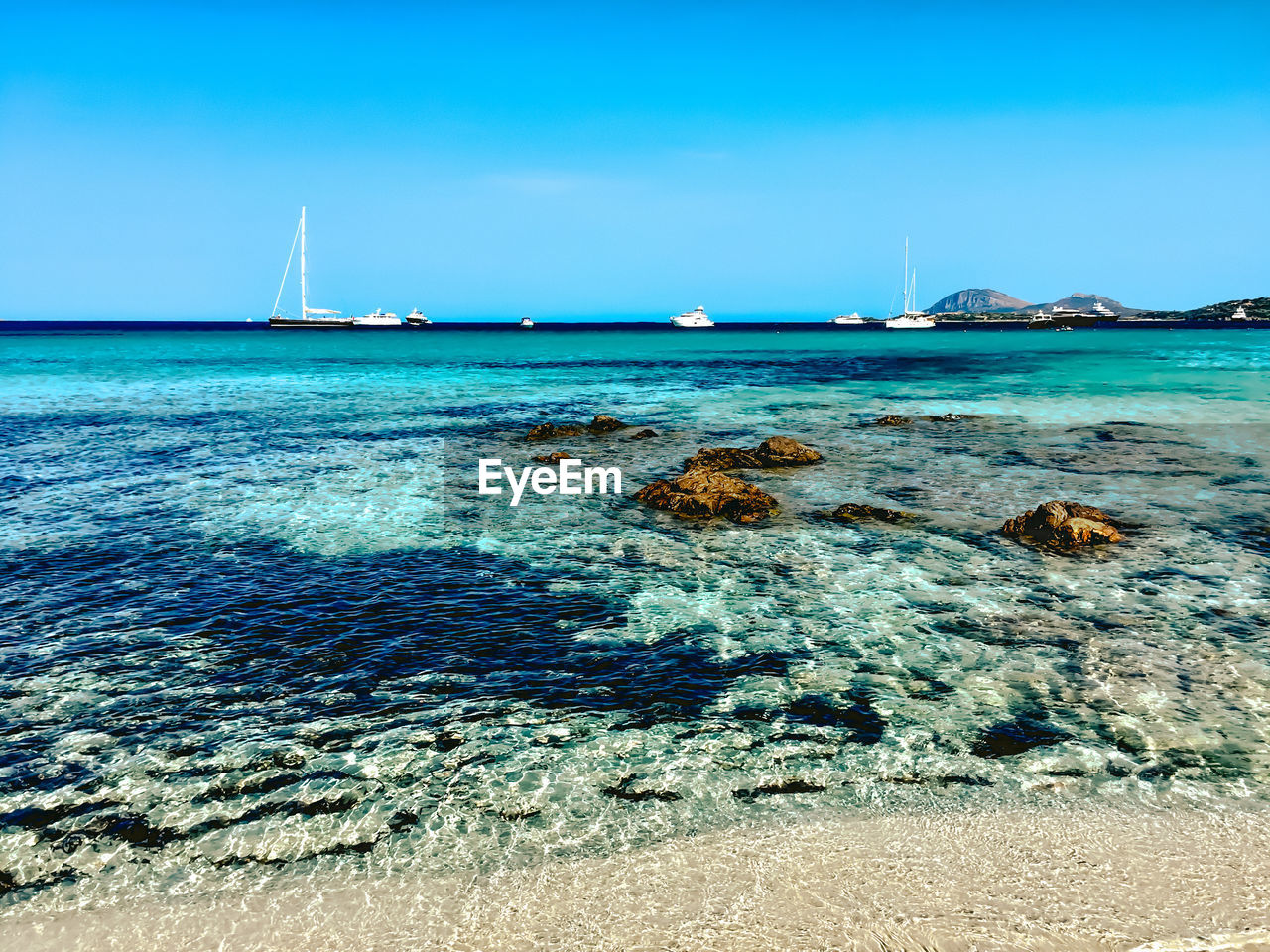 SAILBOATS ON SEA AGAINST SKY