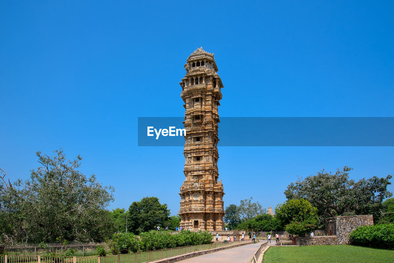 LOW ANGLE VIEW OF HISTORICAL BUILDING