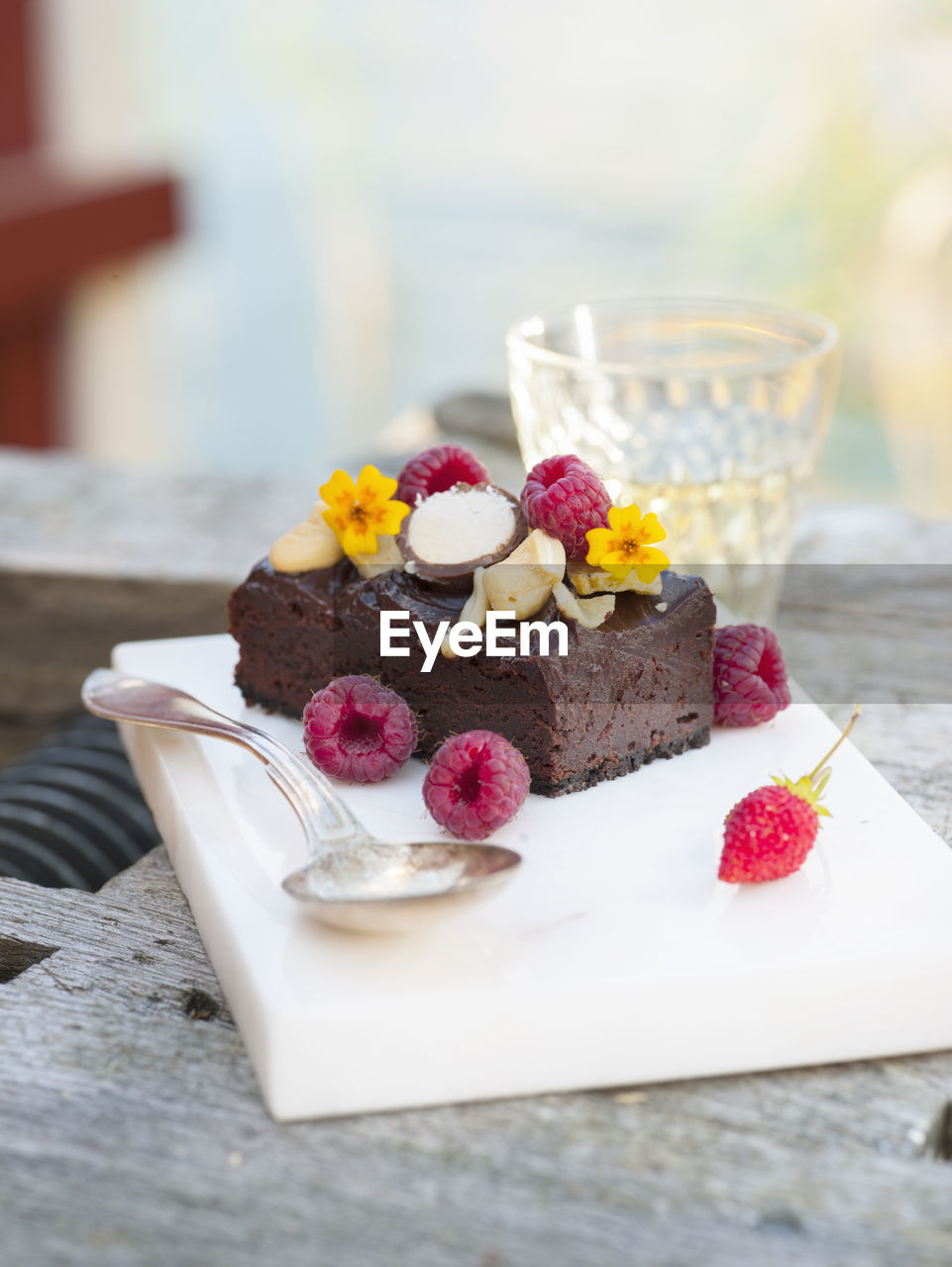 Chocolate cake with raspberries