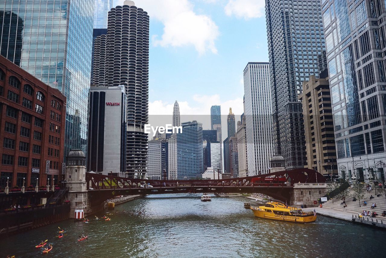 Chicago river amidst modern buildings in city