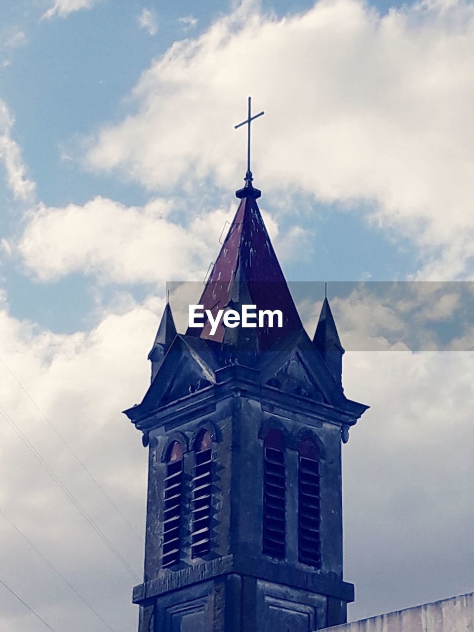 LOW ANGLE VIEW OF BUILDING AND TOWER AGAINST SKY