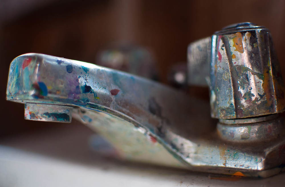 CLOSE-UP OF OLD RUSTY METAL