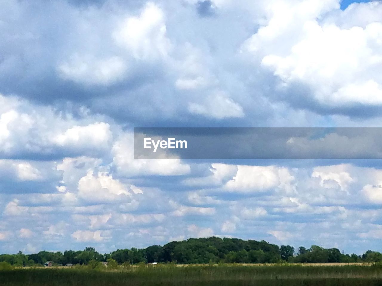 IDYLLIC VIEW OF FIELD AGAINST SKY