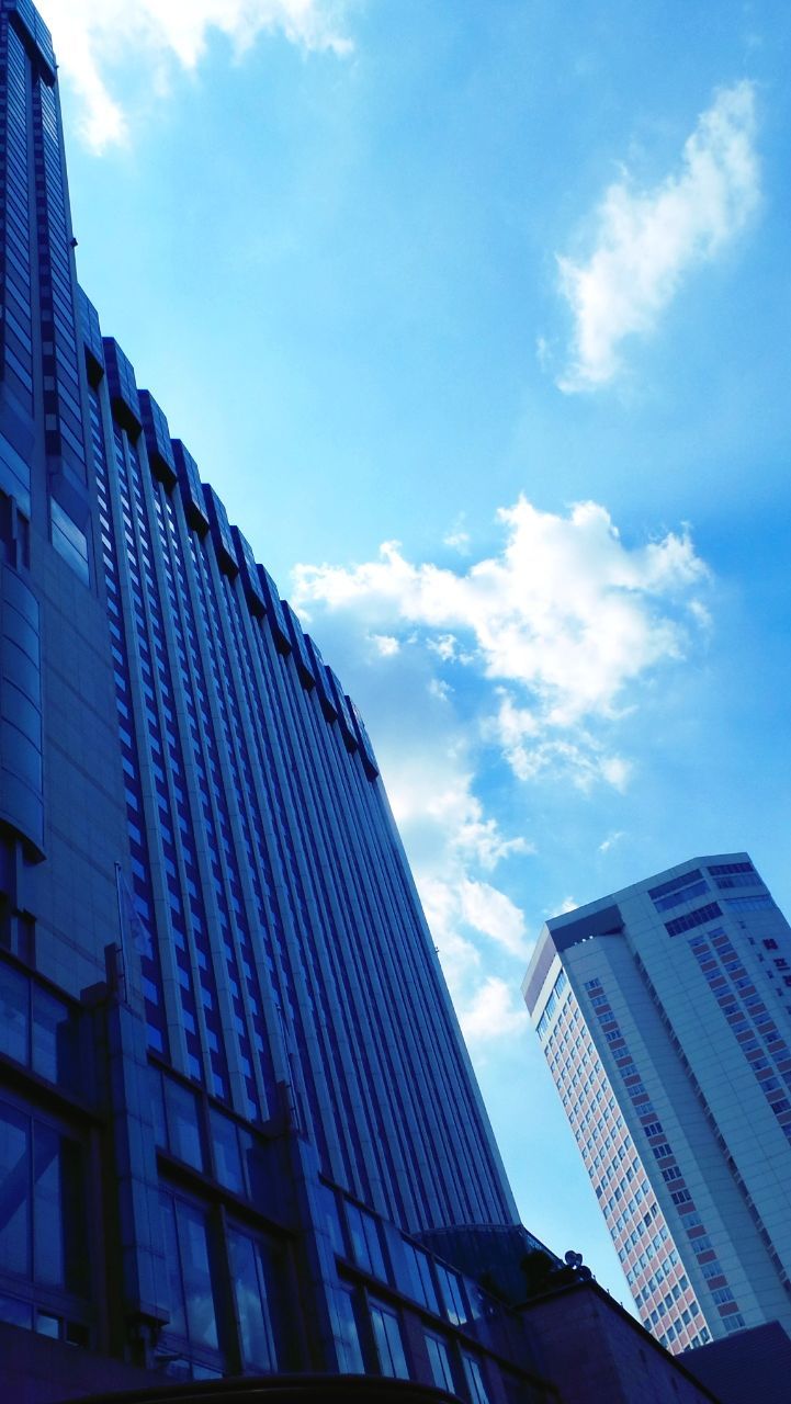LOW ANGLE VIEW OF MODERN BUILDINGS AGAINST BLUE SKY