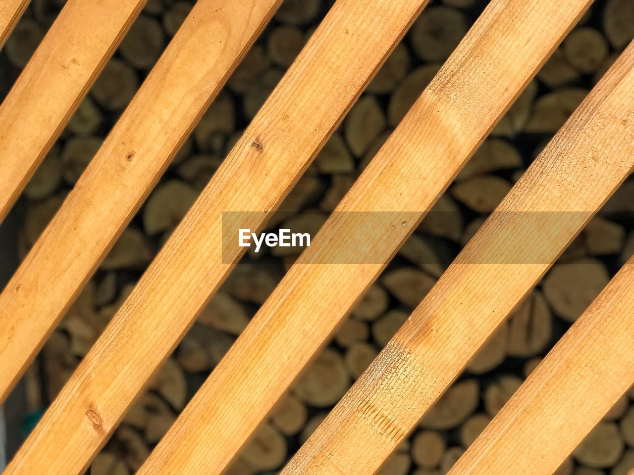 FULL FRAME SHOT OF WOOD WITH WOODEN STRUCTURE