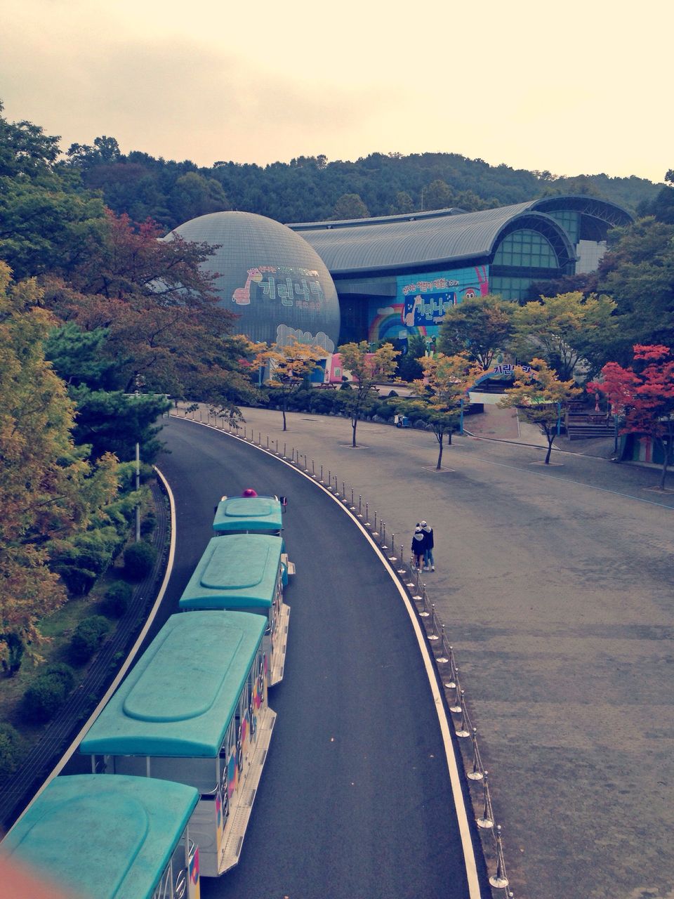 HIGH ANGLE VIEW OF ROAD ALONG SIDE