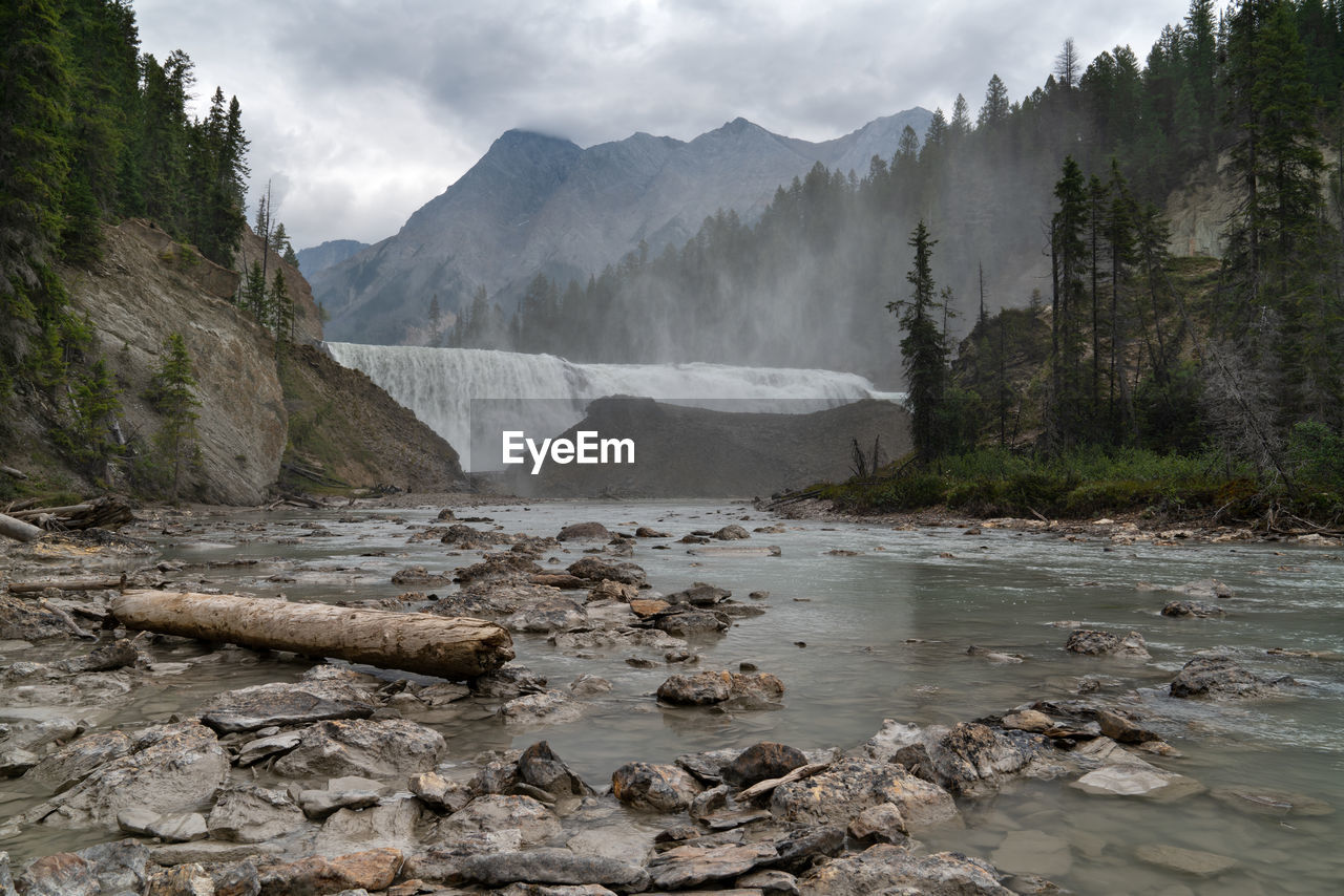 Long exposure image of an river in the yoho national park, british columbia, canada