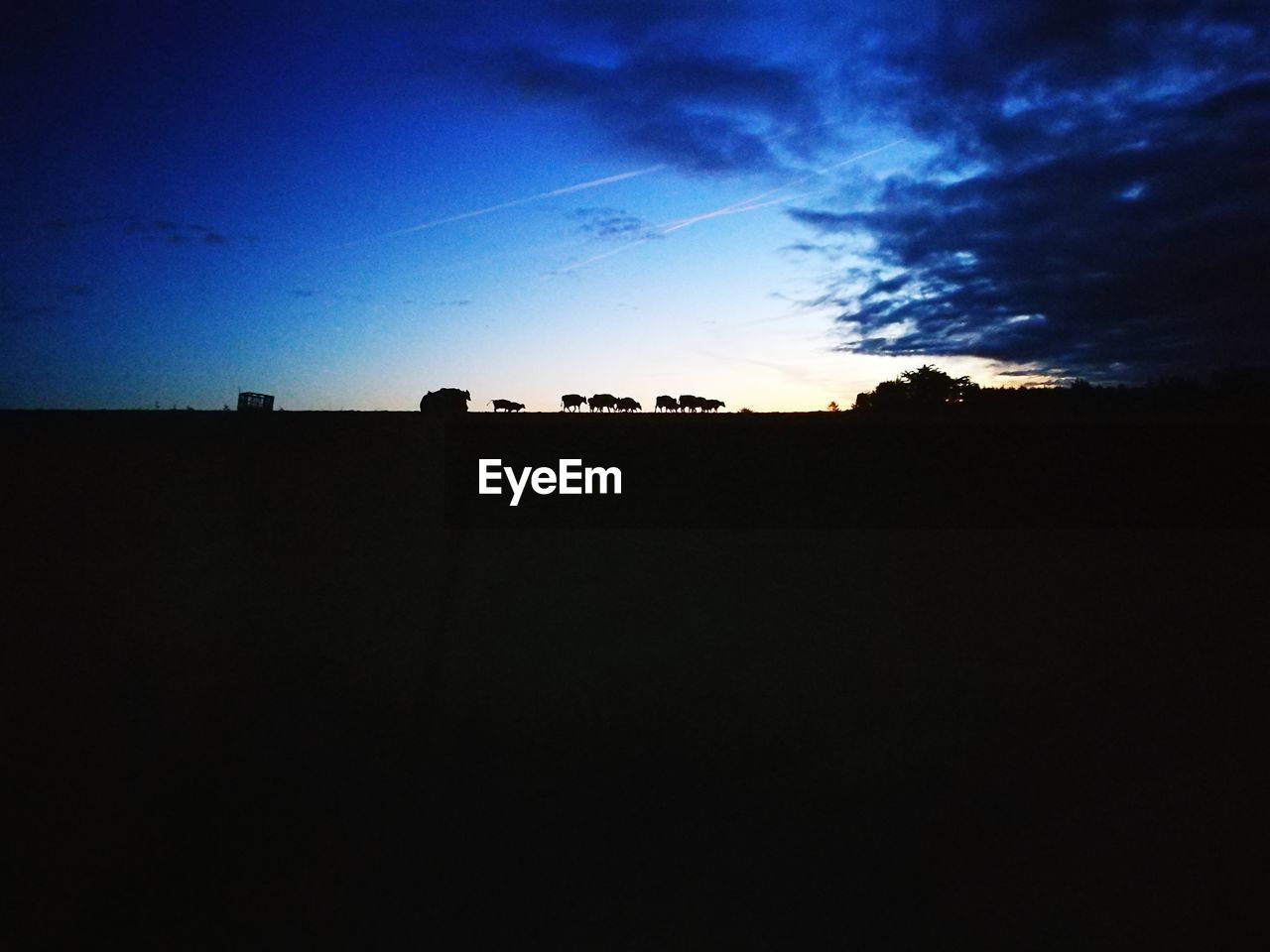 SCENIC VIEW OF SILHOUETTE LANDSCAPE AGAINST SKY