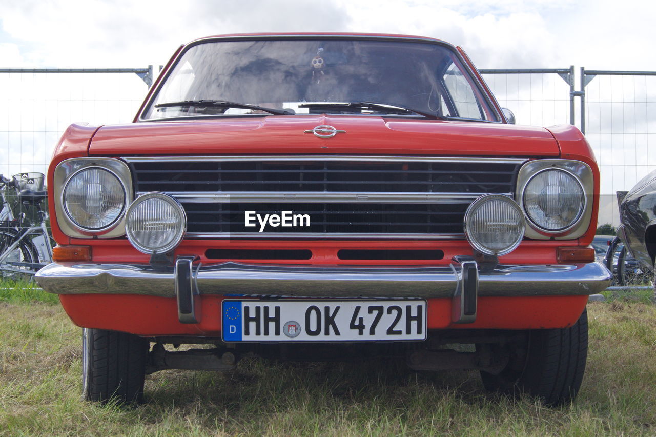 CLOSE-UP OF VINTAGE CAR