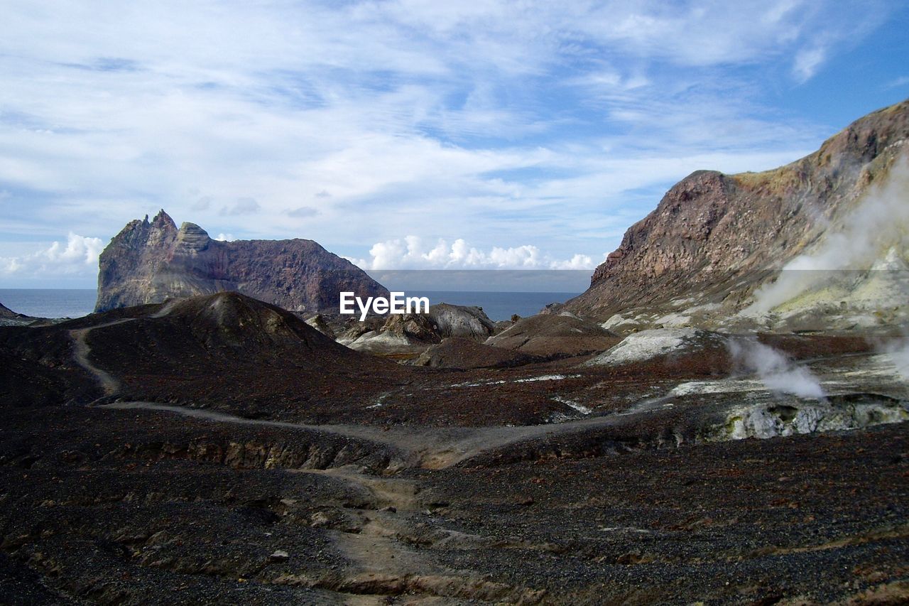 Volcanic crater, white island, new zealand at eye level