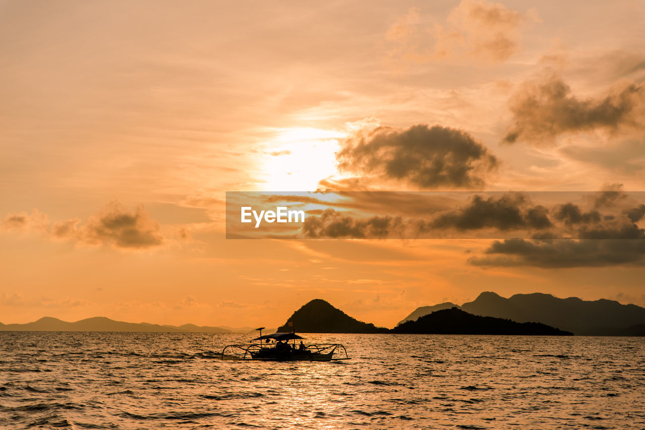Cruising the seas of coron, palawan at sunset.