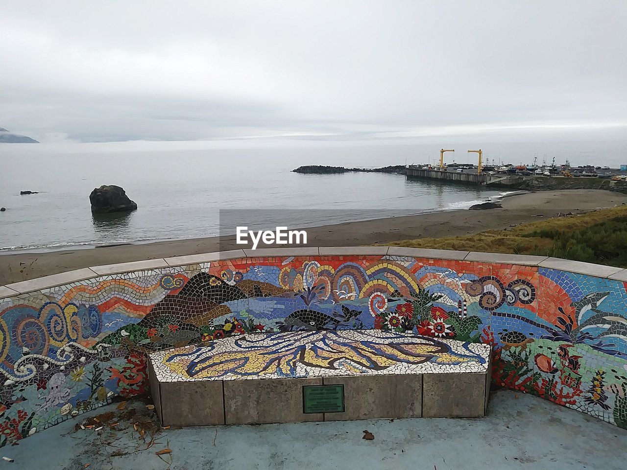 SCENIC VIEW OF SEA BY SHORE AGAINST SKY