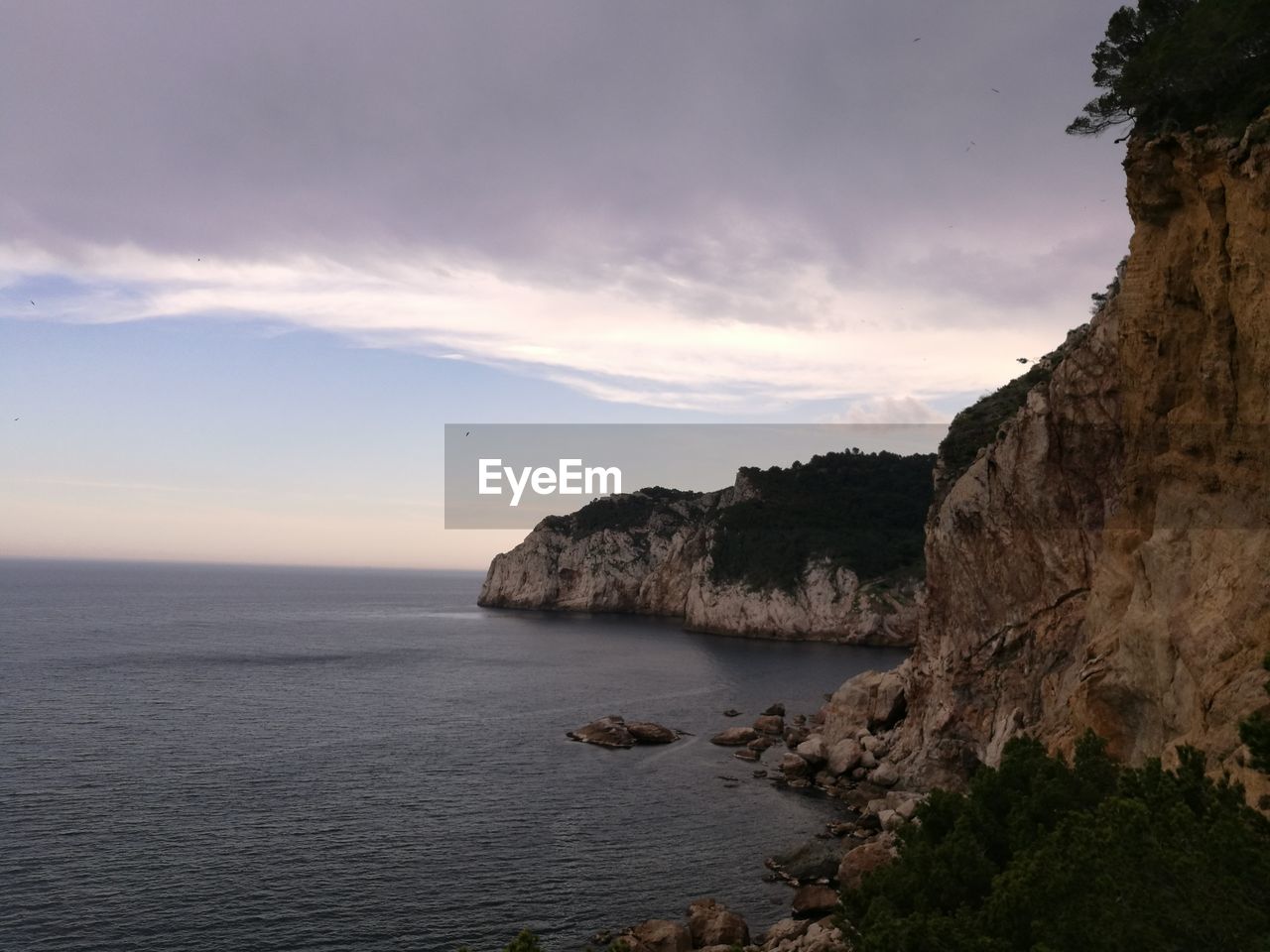 VIEW OF SEA AGAINST SKY